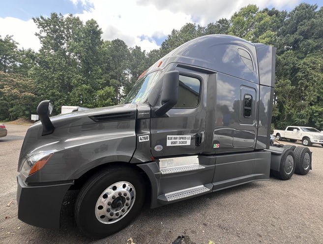 2023 Freightliner Cascadia 126