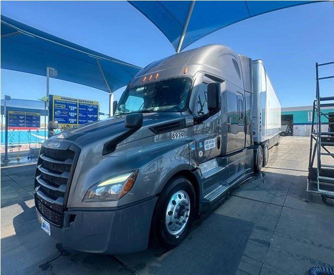 2023 Freightliner Cascadia 126