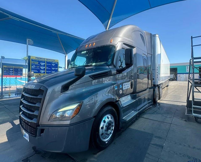 2023 Freightliner Cascadia 126