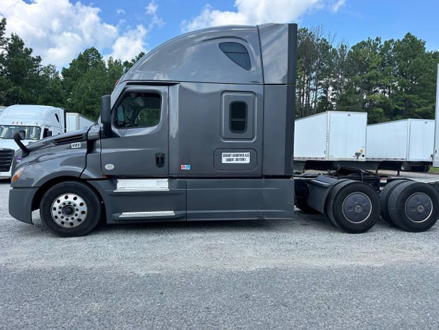 2022 Freightliner Cascadia 126